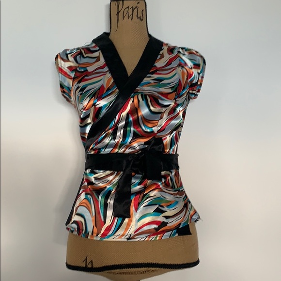 Gorgeous Unique Ladies Wrap Top - Picture 1 of 5